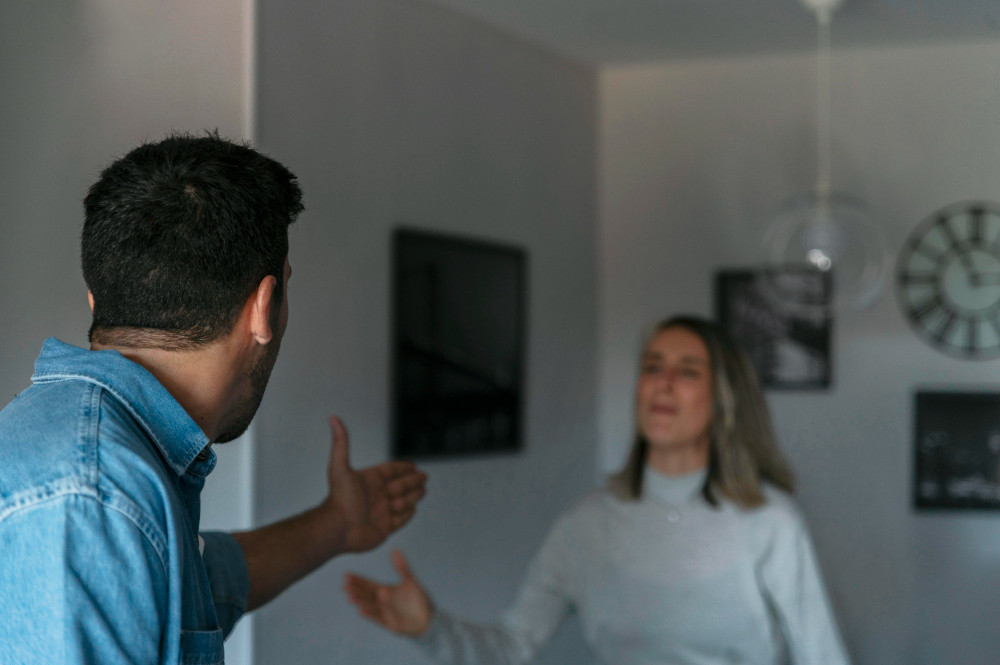 Kekasih Anda Melakukan Gaslighting? Kenali Tanda-Tandanya!